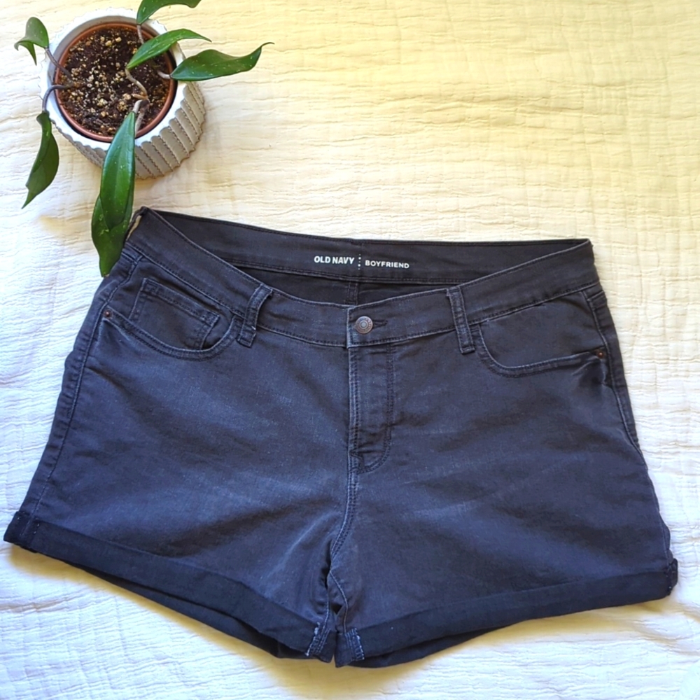 Mid-Rise Black-Wash Boyfriend Jean Shorts -- 3-inch inseam - Size 12